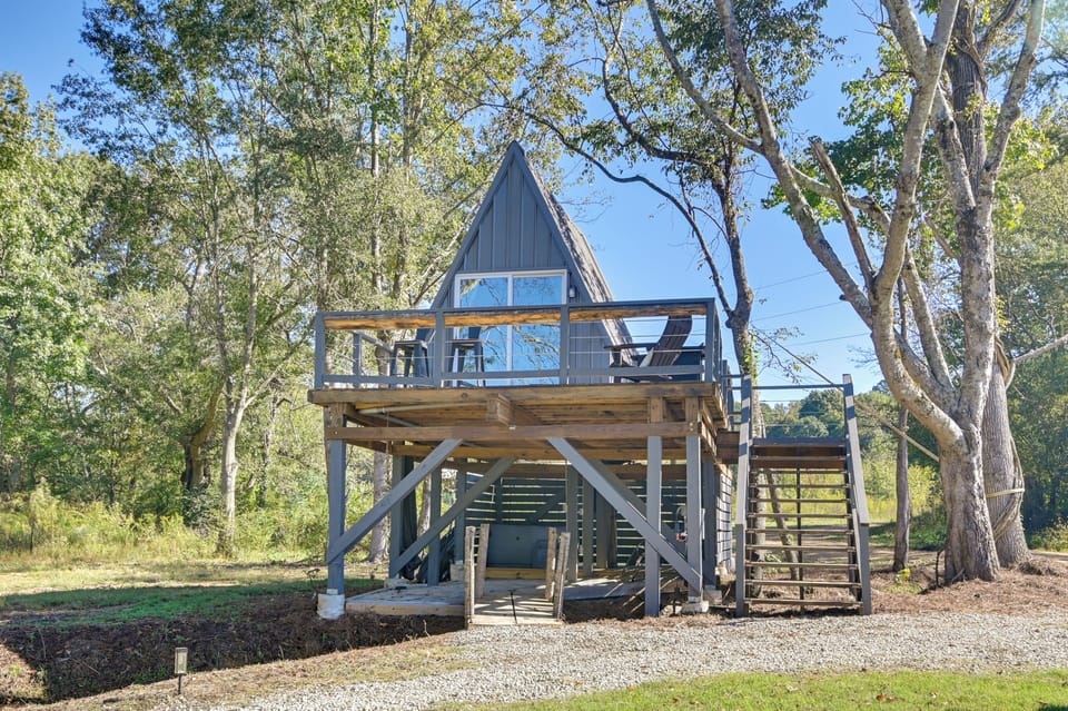 Property Exterior | Driveway (1 Vehicle)