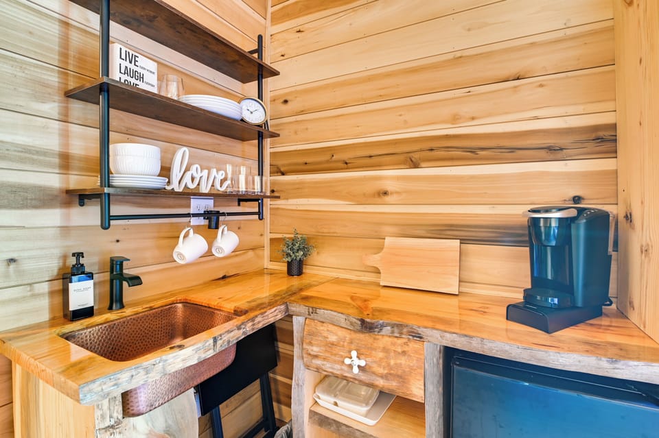 Kitchenette | Keurig Coffee Maker