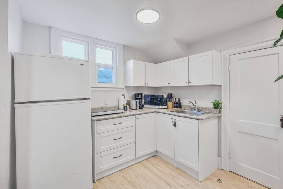 Whether you are preparing a quick snack or a full meal, this bright and functional kitchen space is designed for your convenience. Enjoy the ease of a modern setup that makes managing your daily routine effortless during your stay.