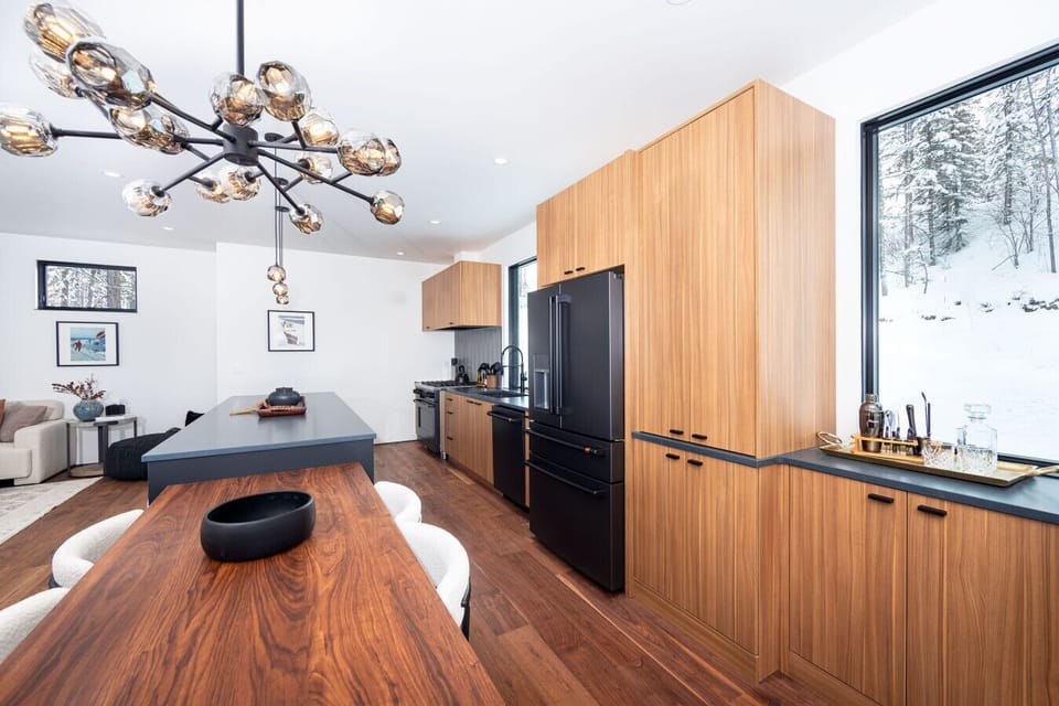 Prepare breakfast, lunch and dinner in this luxurious kitchen!  Or hire a private chef.