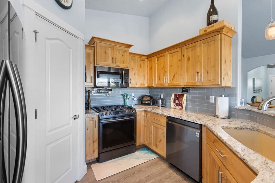 gorgeous overly stocked kitchen!