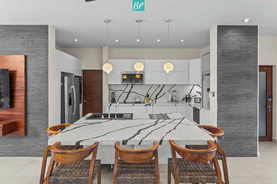 Kitchen (Main)