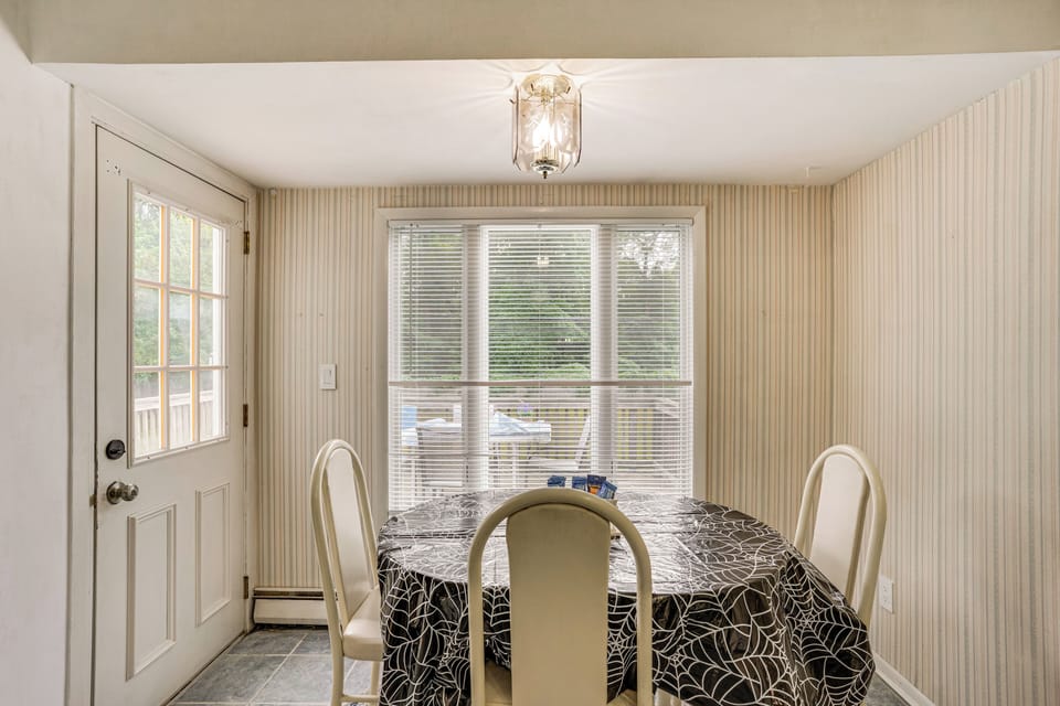 Dining Area | Main Level