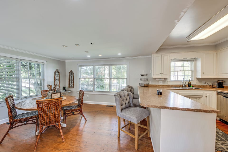 Dining Table | Breakfast Bar | Kitchen