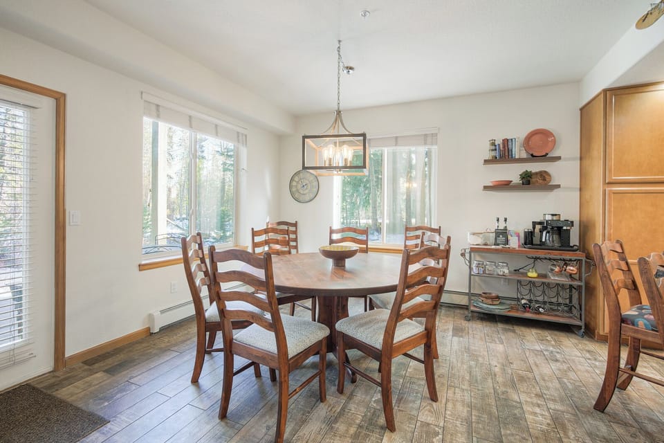 CC102 Dining Area