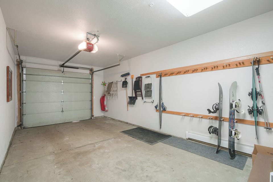 CC102B Private Garage