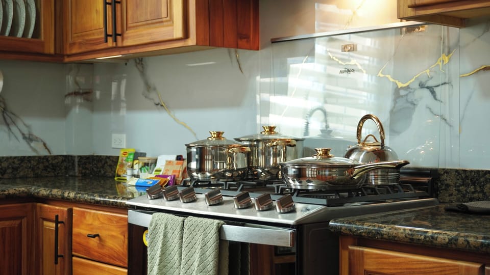 Cook up island favorites in this fully equipped kitchen with natural wood cabinets and marble-look backsplash. Our oven provides a unique feature with its side opening door, allowing full access to all the scrumptious goodies baked inside.