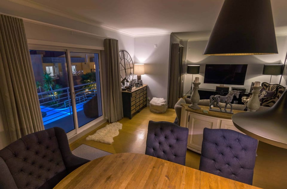 Cozy and ambient main living area, perfect for winding down after a day exploring Cascais