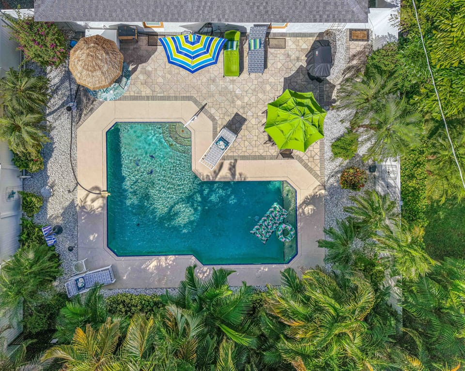 Poolside Oasis - Swim in your own private, resort style heated pool at Poolside Oasis!