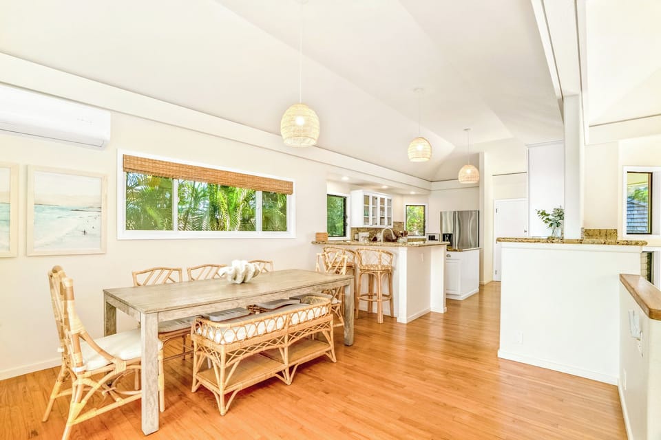Spacious dining room with island flair and modern luxury