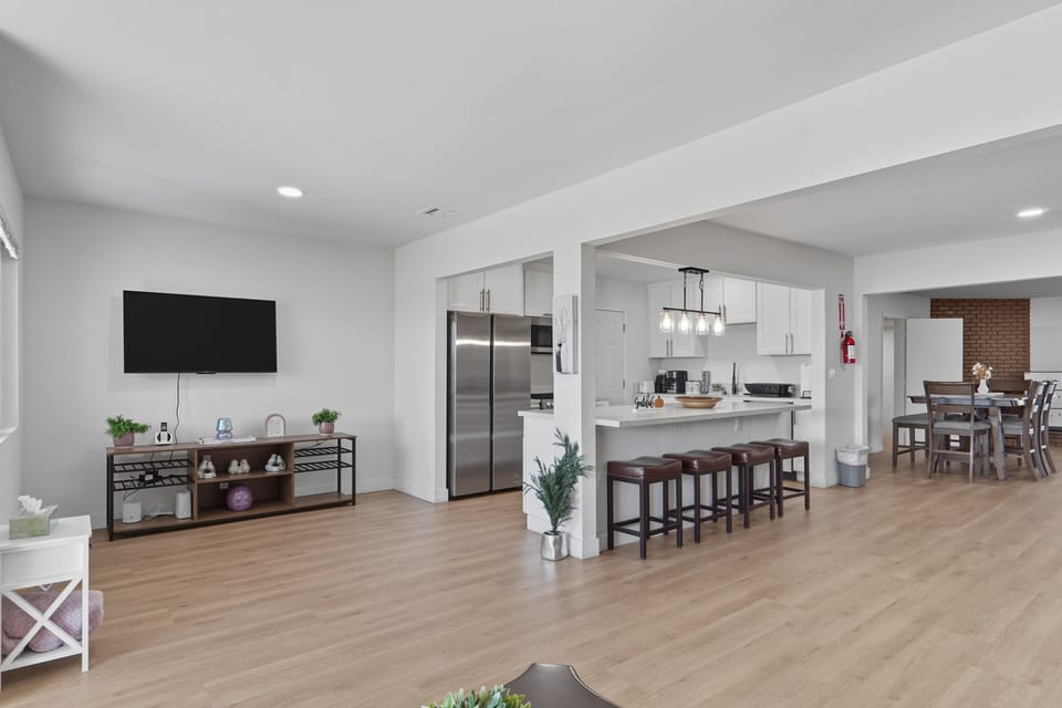 Floor, Flooring, Indoors, Dining Room, Dining Table