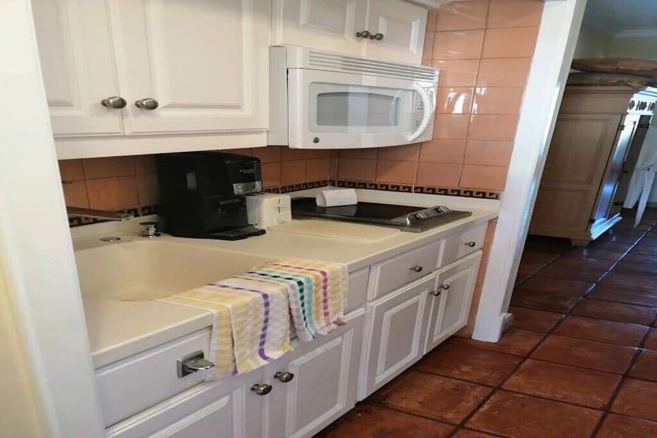 Kitchenette 