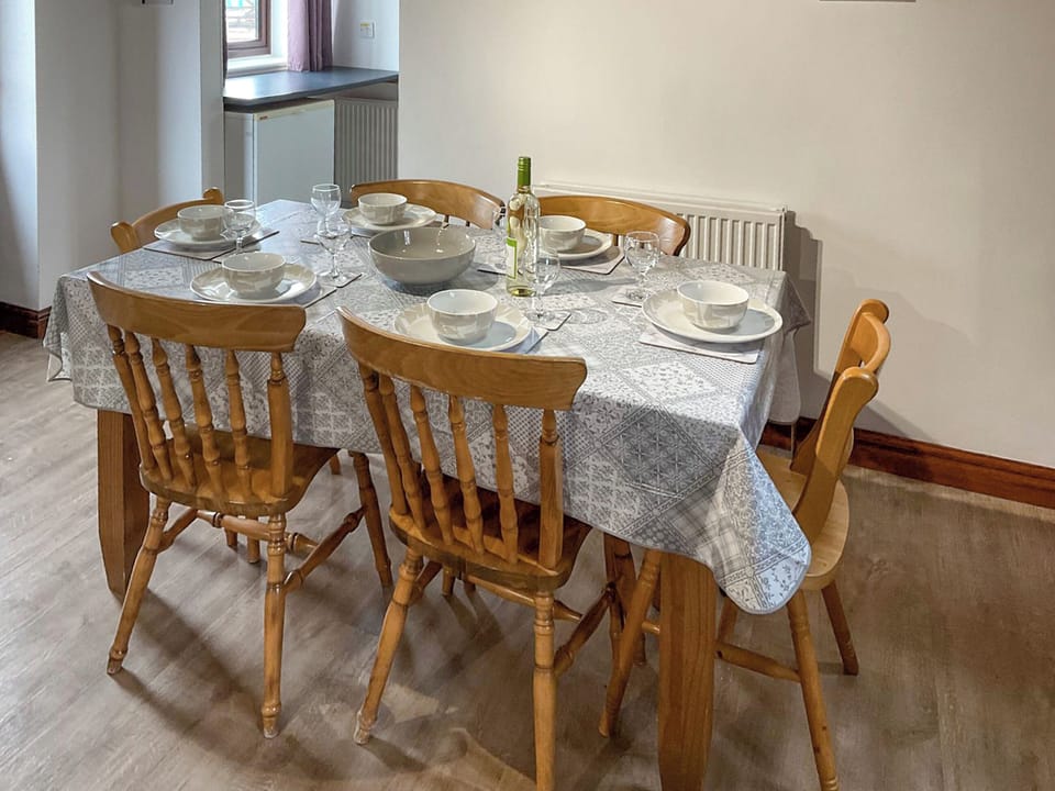 Dining Area | The Cottage Beyond : Mistletoe Cottage - The Cottage Beyond, Burnham-on-sea