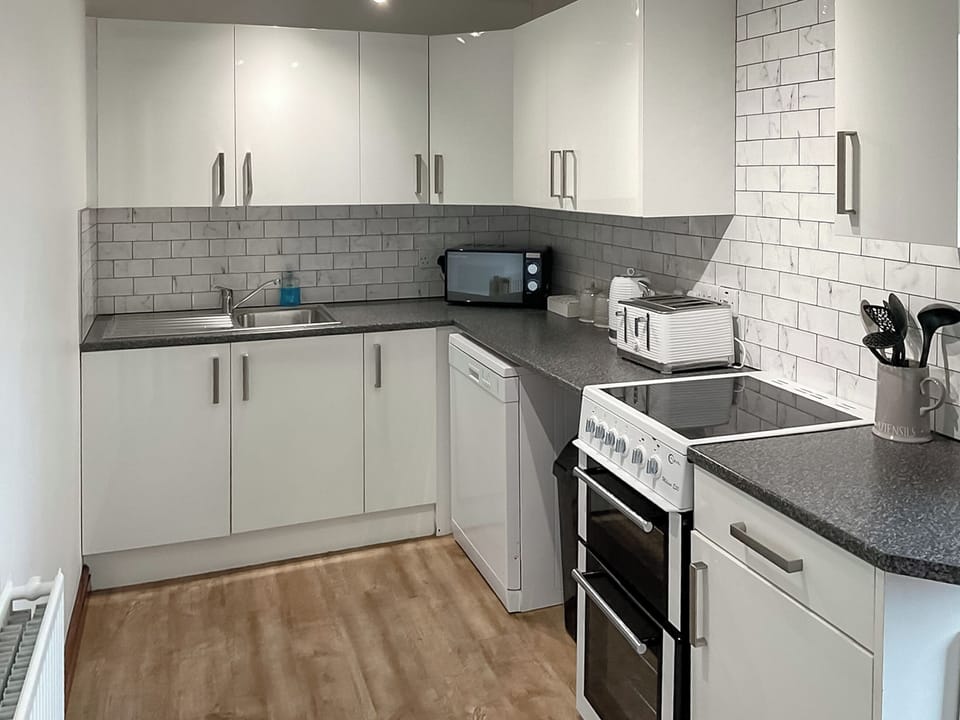 Kitchen | The Cottage Beyond : Mistletoe Cottage - The Cottage Beyond, Burnham-on-sea