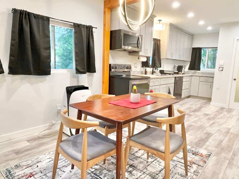 Enjoying effortless meals and easy conversation in this bright, open-concept dining space that flows right into the modern kitchen.