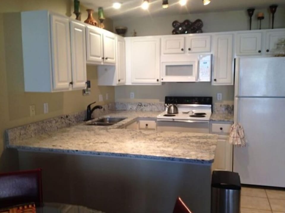 Lovely fully equipped kitchen for you.