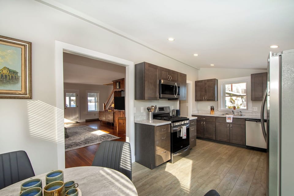 Eat-in kitchen