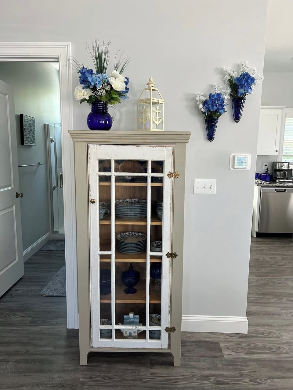 Curio cabinet