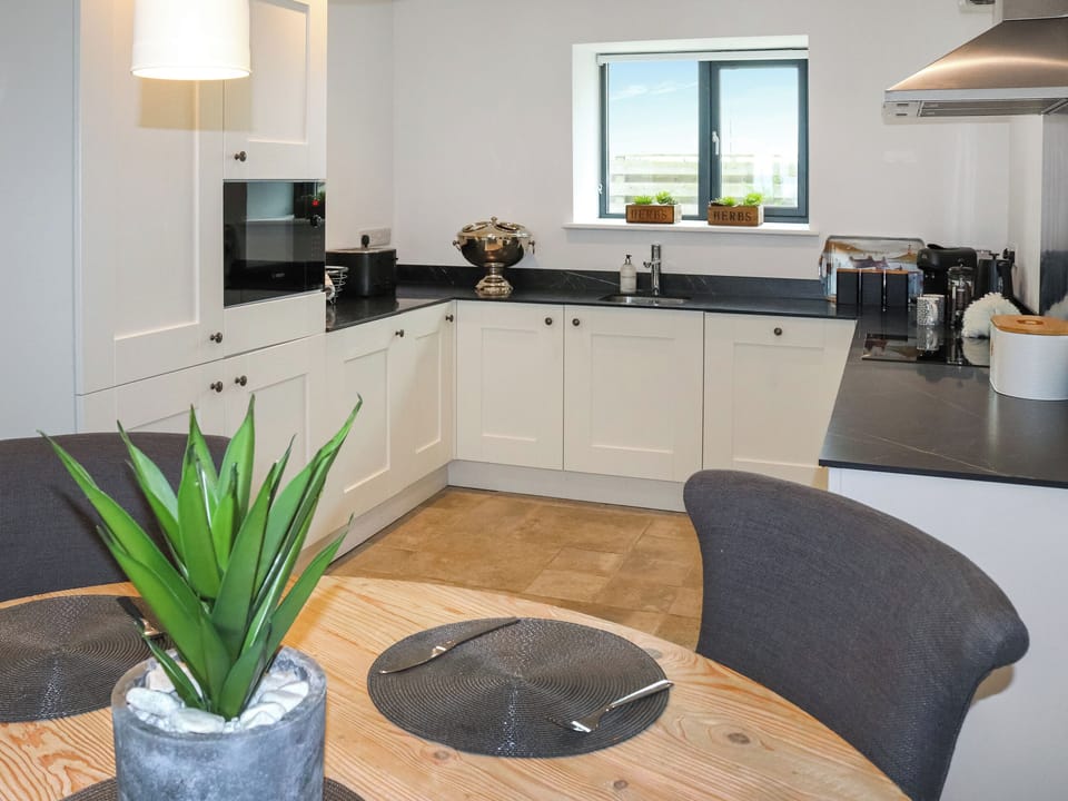 Kitchen/diner | Black Seal Barn, Llanfechell