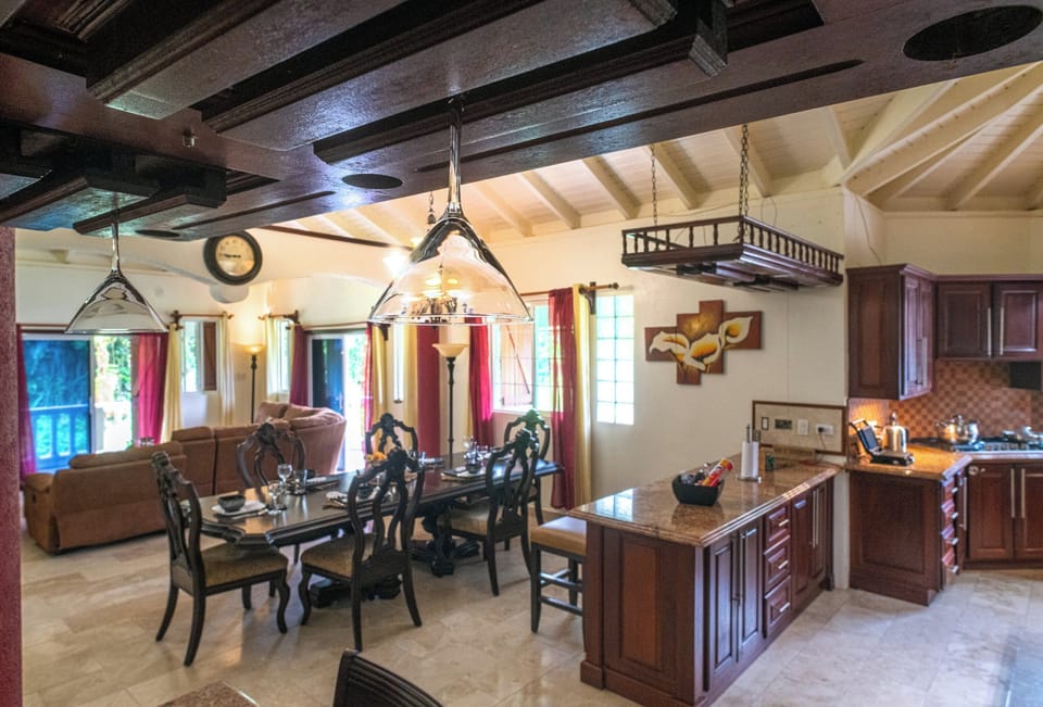 Dining Area sits 6 people comfortably
