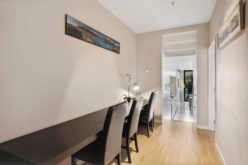 Dedicated workspace with desk seating, ideal for catching up on emails or planning your day.