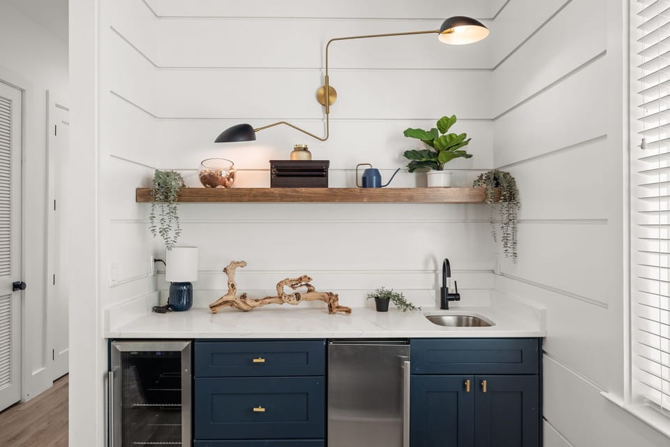 Living Room Bar Area