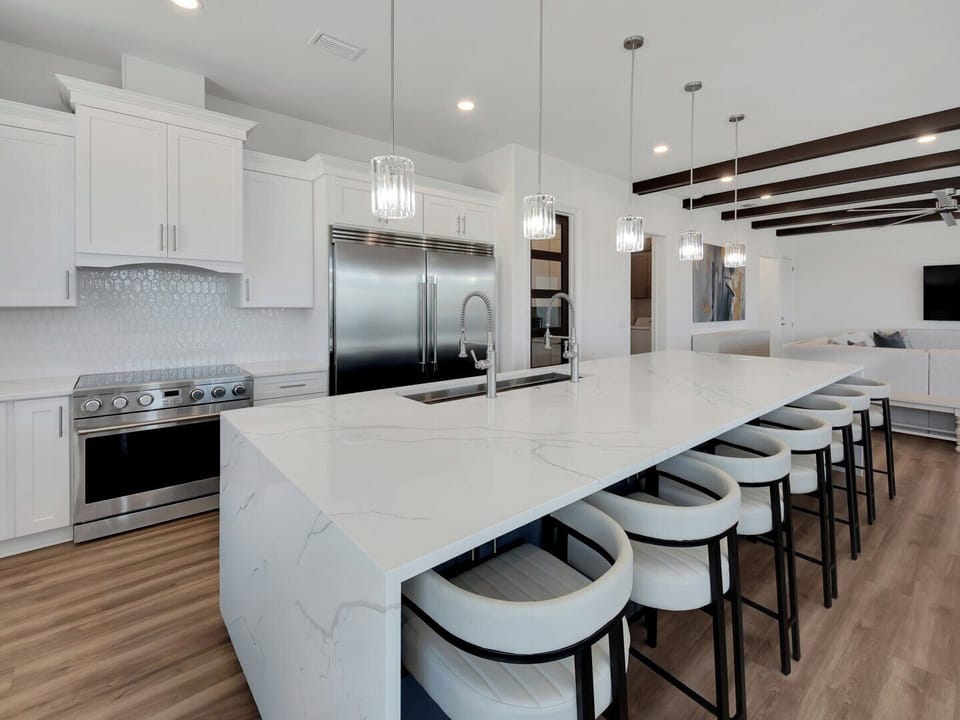 KITCHEN COUNTER SITS 7