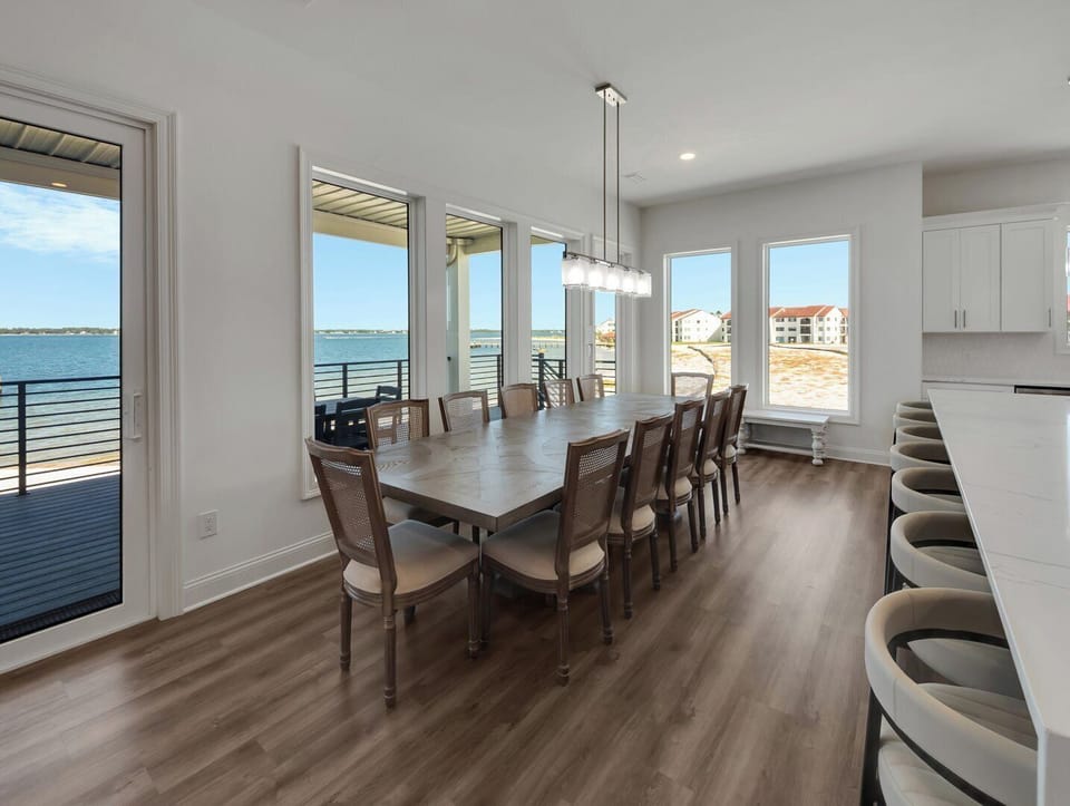 KITCHEN TABLE &amp; COUNTER