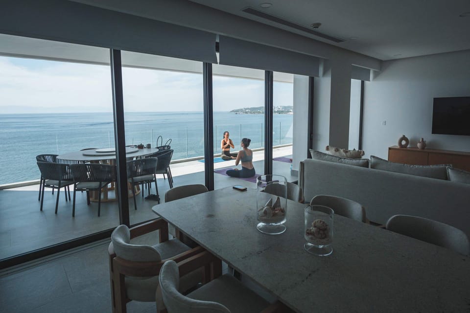 Spacious balcony - room for yoga!