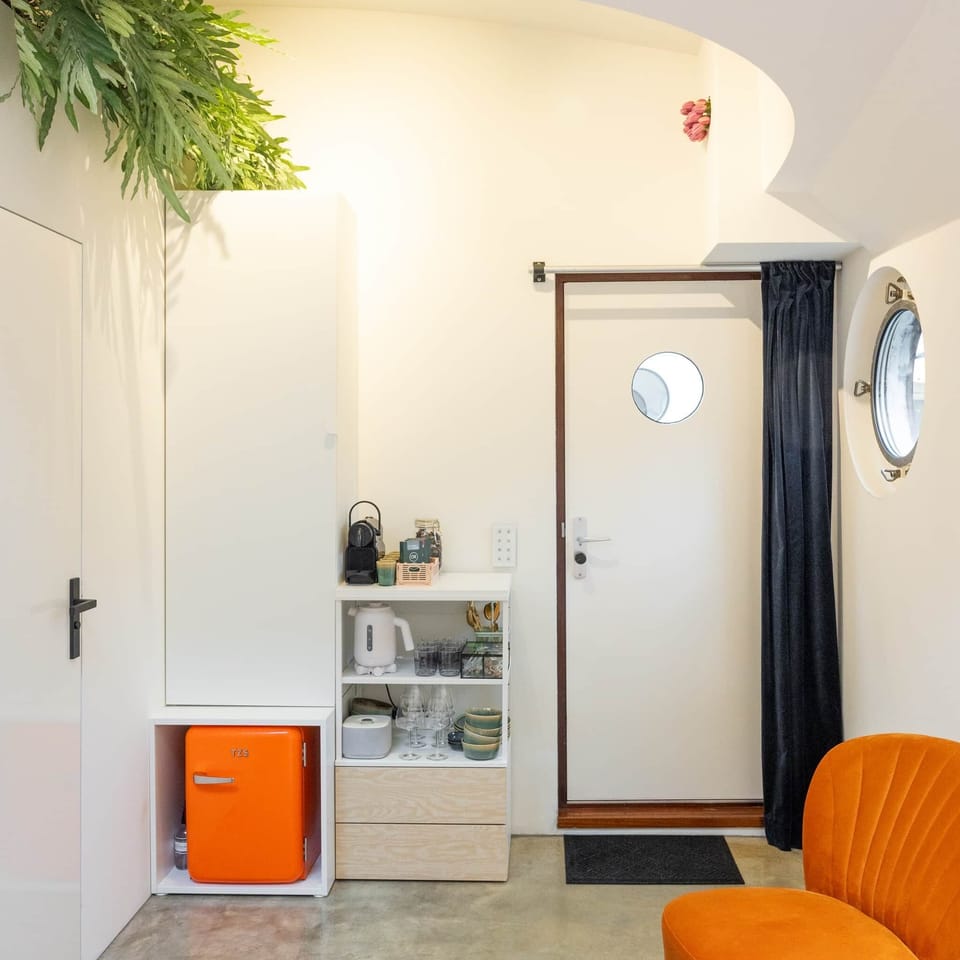 Your own entrance, wardrobe, fridge, coffee machine, glasses, tea, cups, plates, cutlery, ... 
