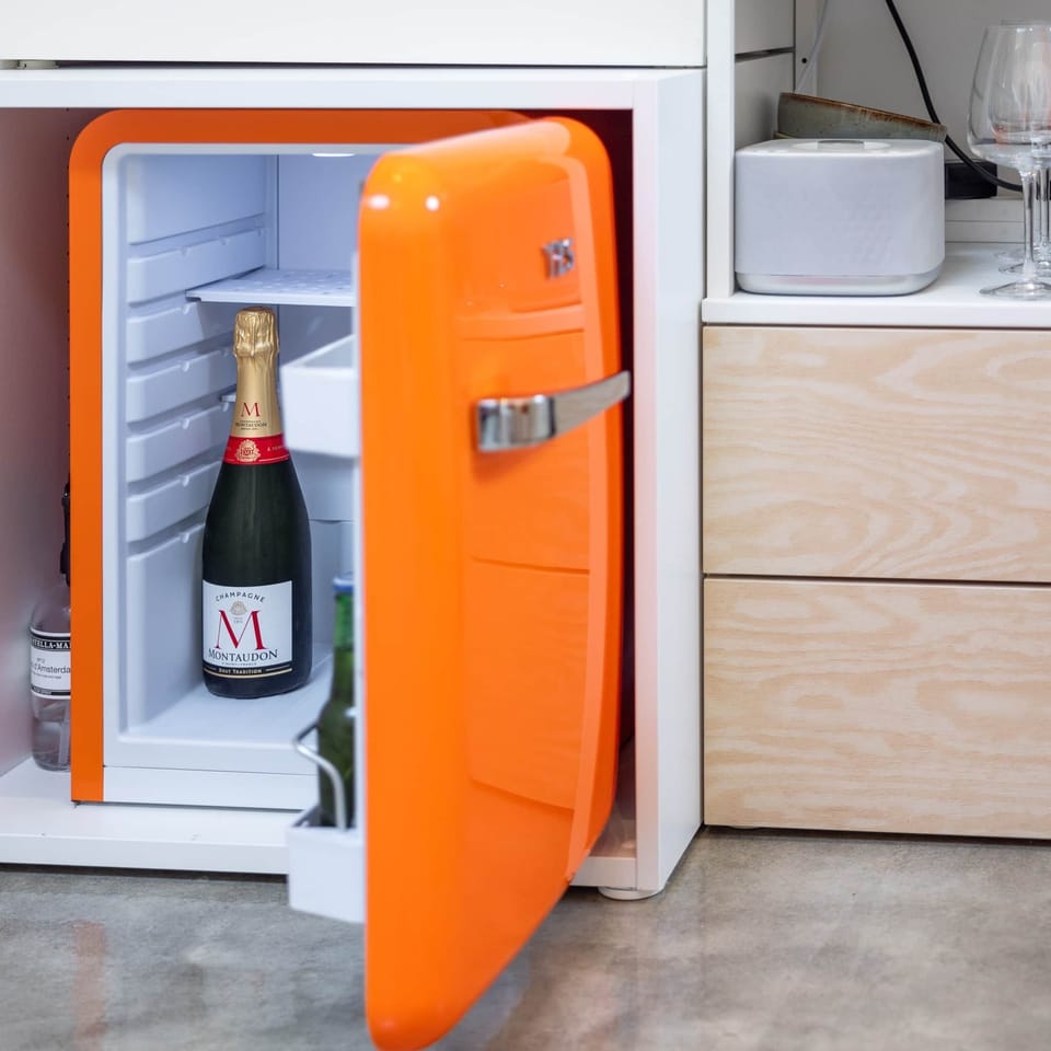 The fridge - keeping it cool - Houseboat Amsterdam BB