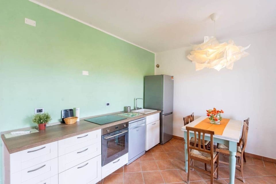 Cucina completamente attrezzata e zona pranzo interna