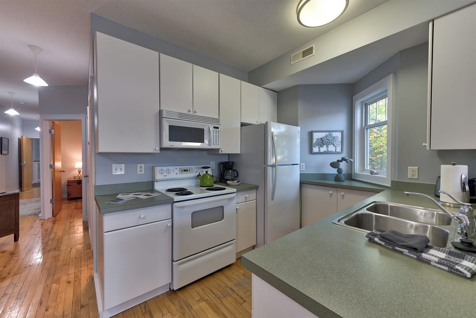 Nice kitchen with everything you'll need