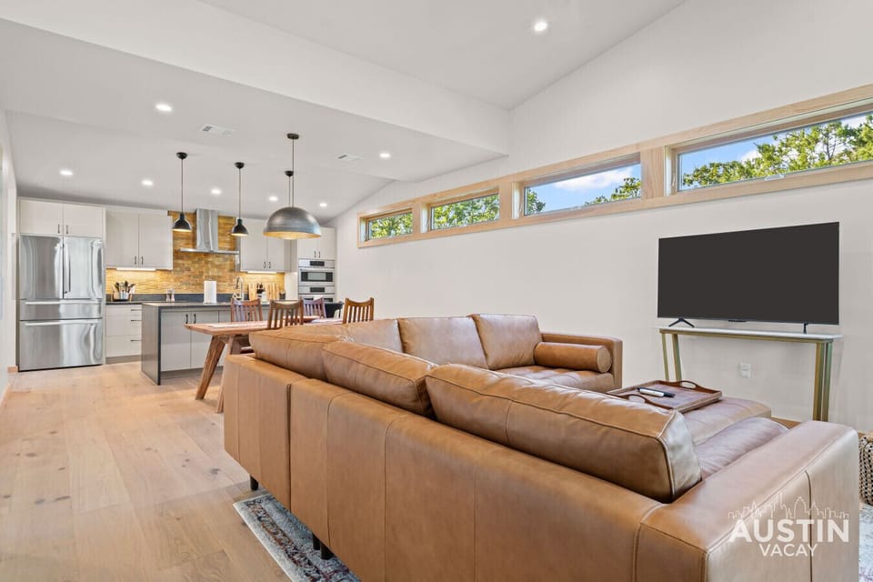 Vaulted ceilings and sunlit corners—this space breathes easy and lives large.