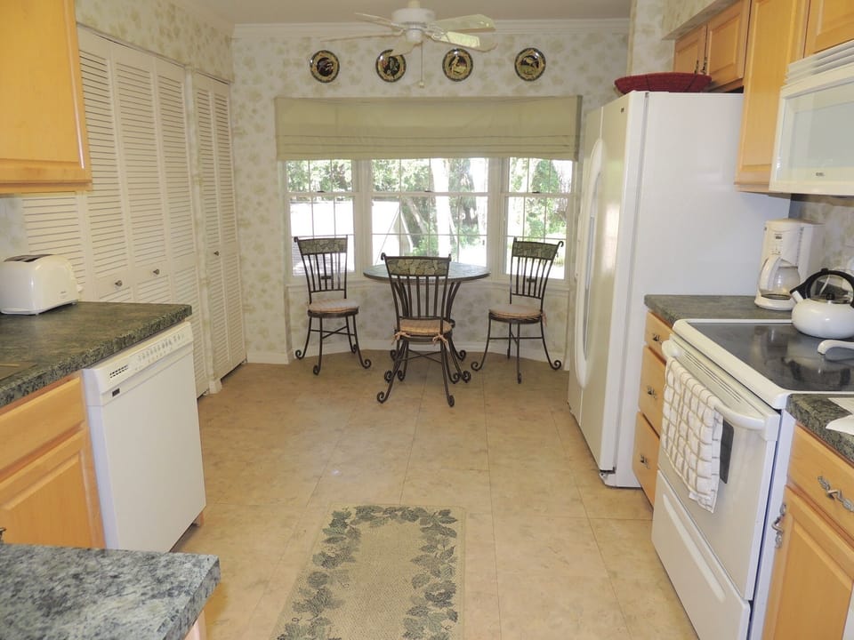 Eat-in Kitchen