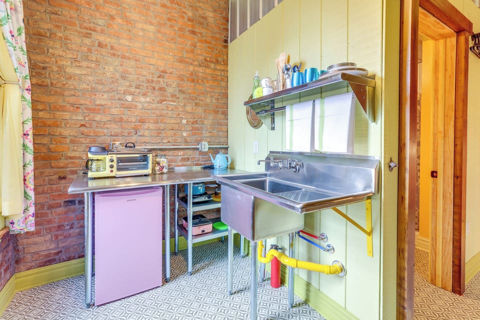 Kitchenette | Hot Plate | Toaster Oven | Electric Kettle