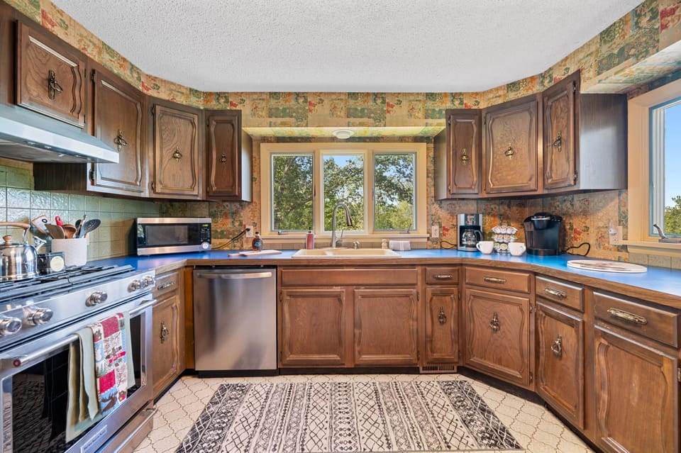Camels Hump View kitchen 2