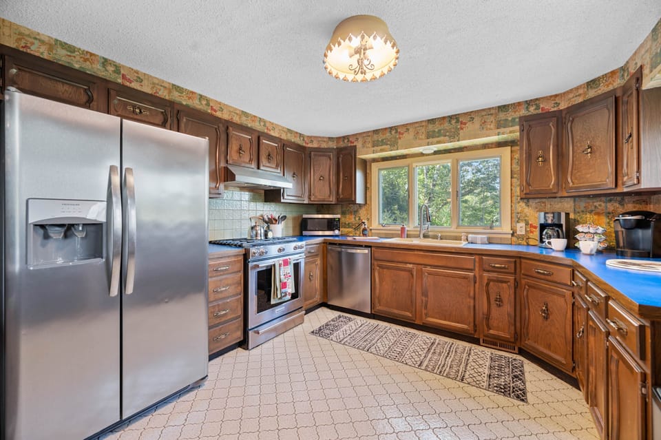 Camels Hump View Kitchen 1