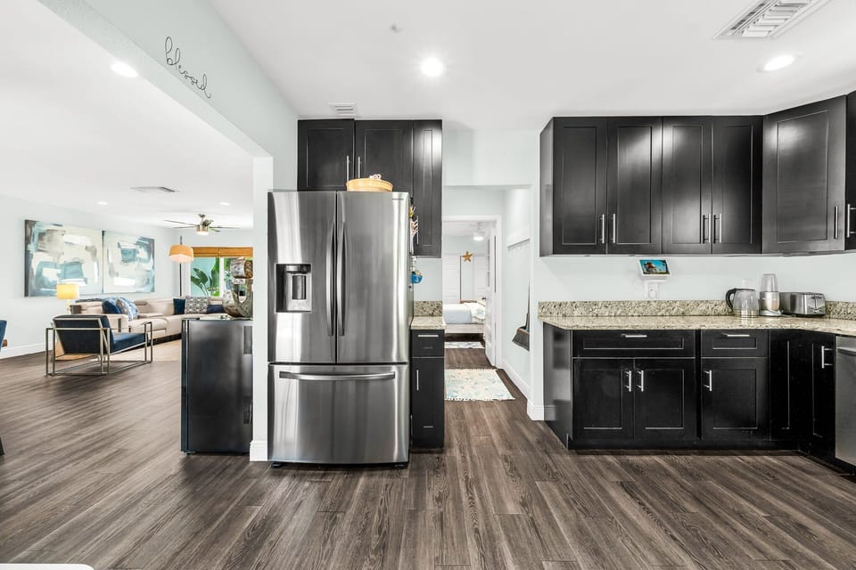 Sleek modern fully equipped kitchen with stainless steel appliances and plenty of counter space, perfect for cooking and with everything you need for a comfortable stay