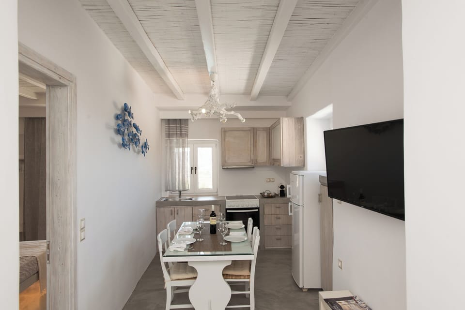 Dining table - Kitchen