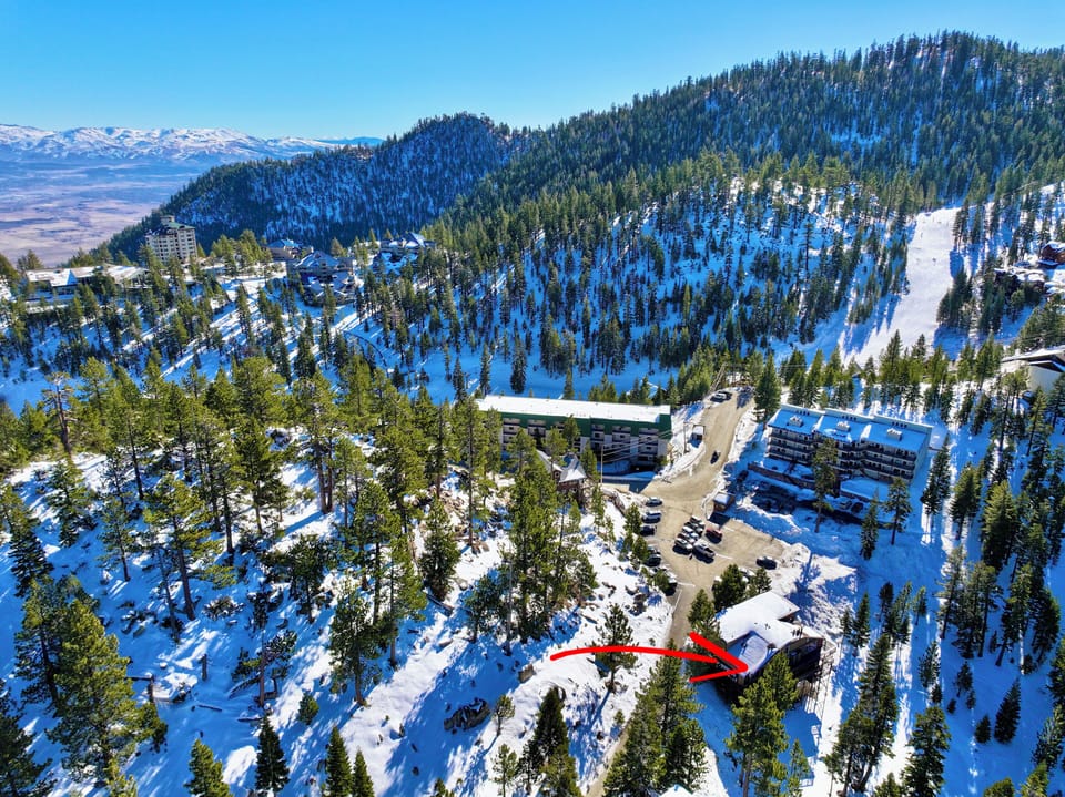 Exterior Photo-ski run to Stagecoach Lift in background