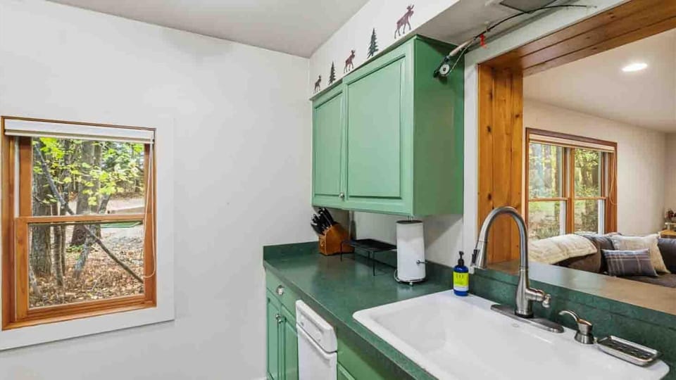 Whitefish Lake Walapai Cabin (9055)