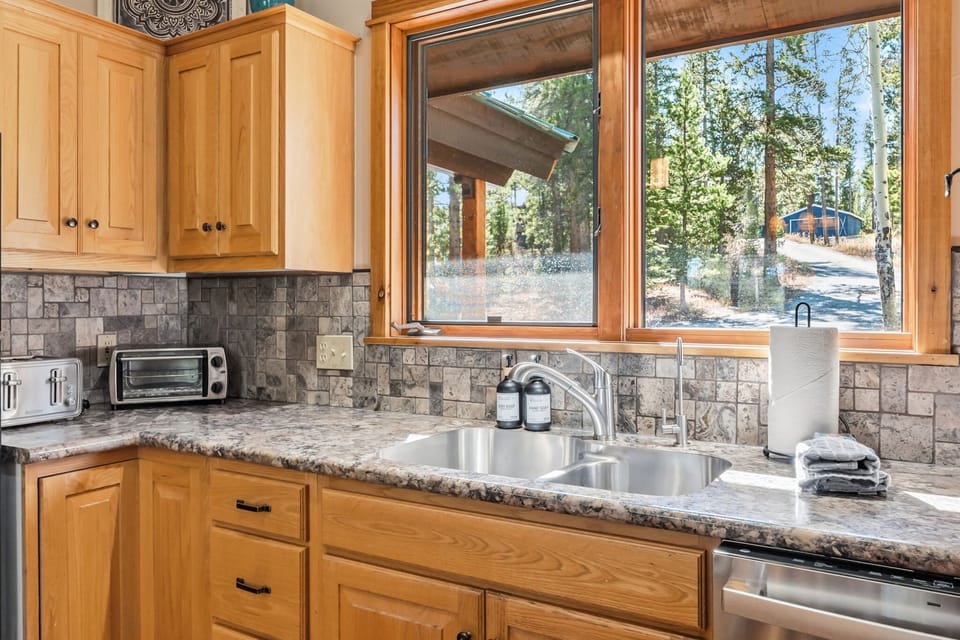 Kitchen: Main floor, drip coffee maker, Crockpot, blender, toaster, cooking utensils, tableware