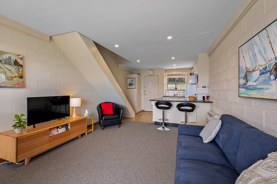 023 Open2view ID803486 3 2A Elboden Street
