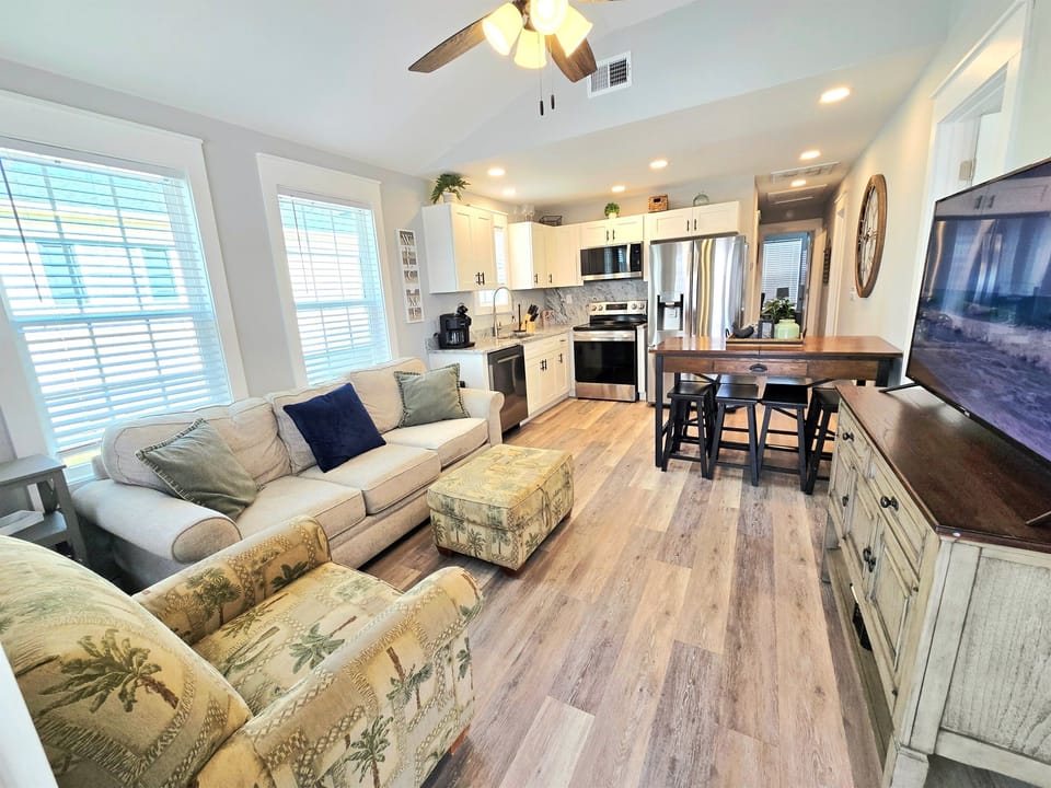 Living Rm/Kitchen