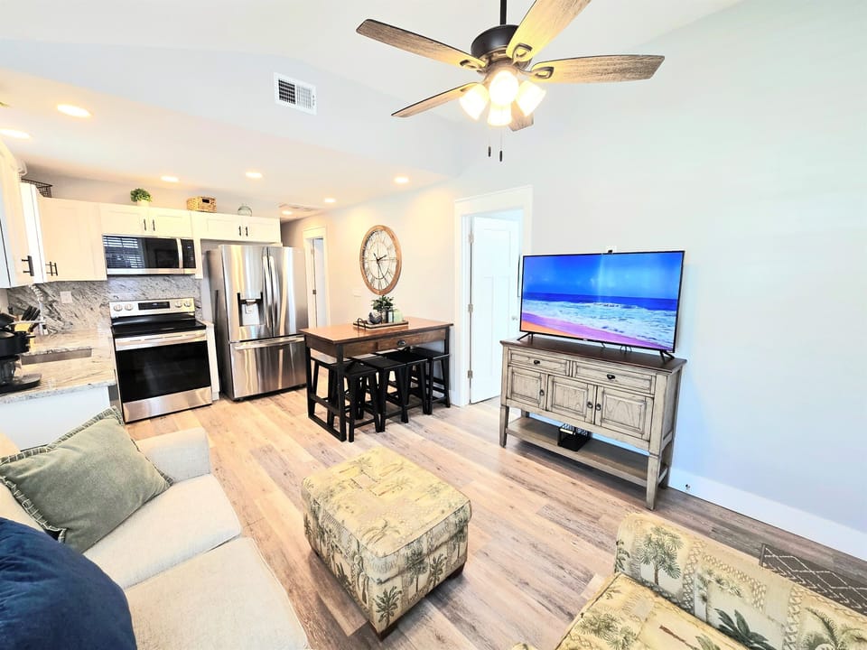 Living Rm/Kitchen