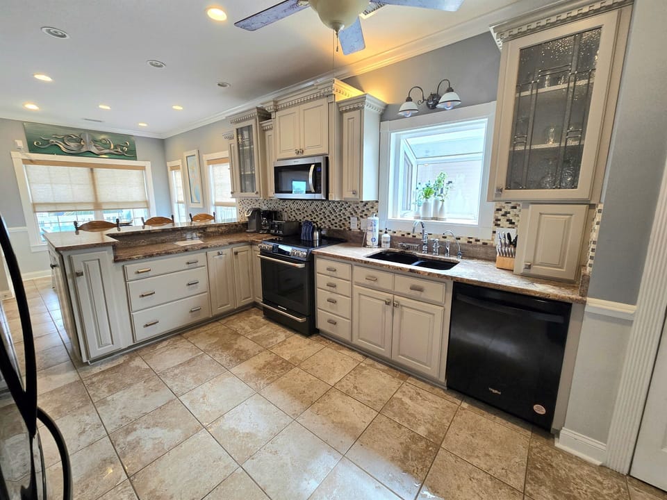 Full Kitchen w/ Dishwasher