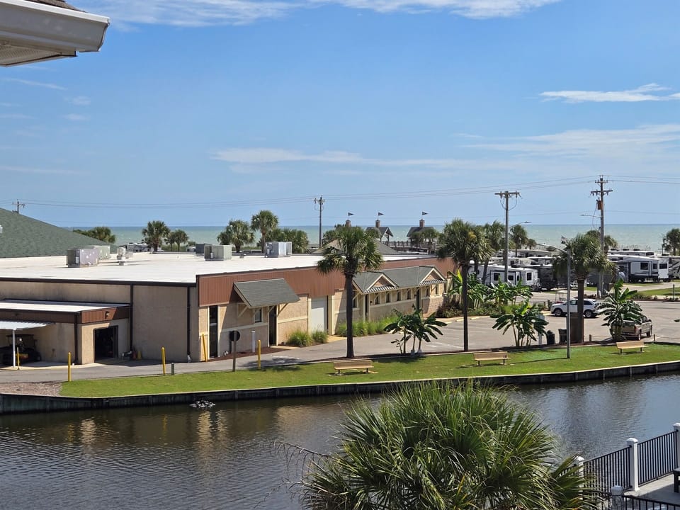 Magnolia Lake & Ocean Views