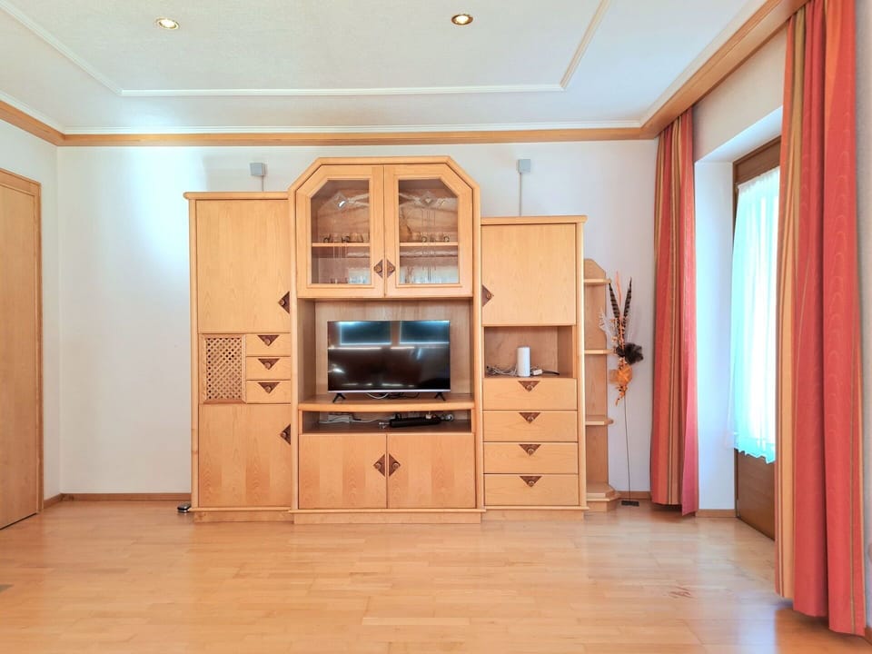 City, Apartment, Human Settlement, Resort, Condominium, Hotel, Resort Town, Swimming Pool, Seaside Resort, Eco Hotel