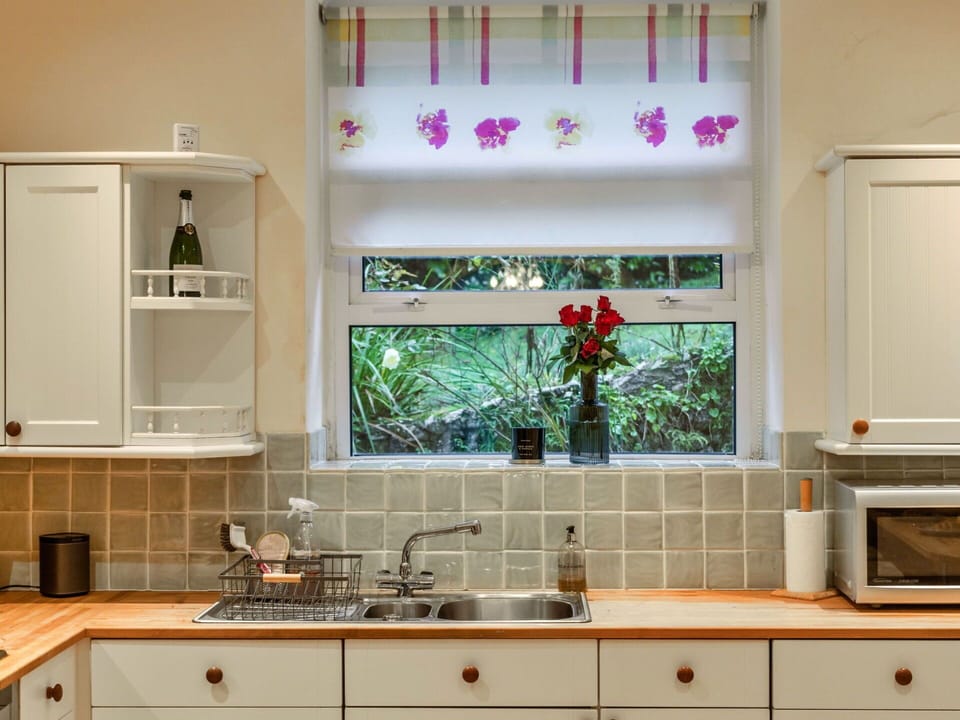 City, Apartment, Human Settlement, Resort, Condominium, Hotel, Resort Town, Swimming Pool, Seaside Resort, Eco Hotel